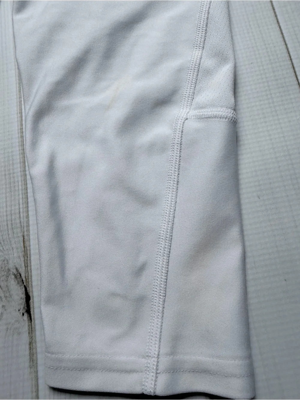 Under ArmourWhite Heatfear Compression leggings with Gray Logo Waistband